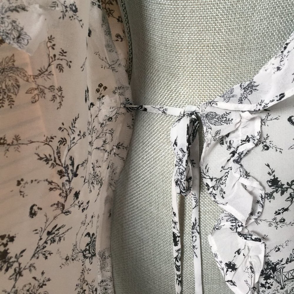 In Bloom Robe - Picture 8 of 16